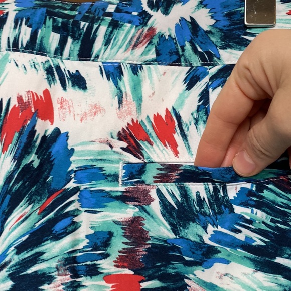 NWT Izod Golf Skort Women SZ 12 Blue Red White Abstract Geo Sporty Stretch Skirt - Picture 11 of 14